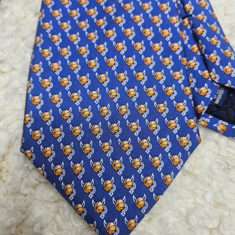 Vineyard Vines Duke Basketball‎ 100% Silk Tie NWT